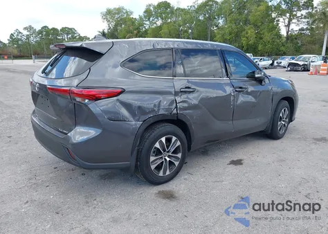 2021 Toyota Highlander Xle z USA, uszkodzony, nr VIN 5TDGZRBH0MS533741